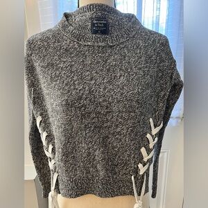 ABERCROMBIE & FITCH BLACK WHITE SWEATER